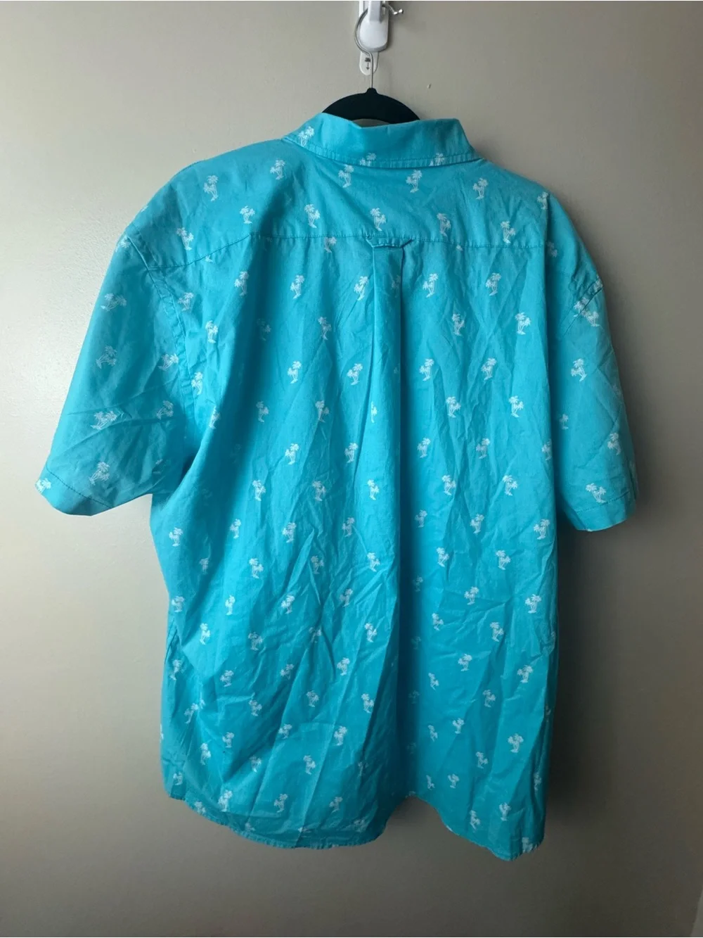 Men’s Izod Short-Sleeve Button-Down Shirt in Turquoise with White Palm Trees XXL - Picture 2 of 4